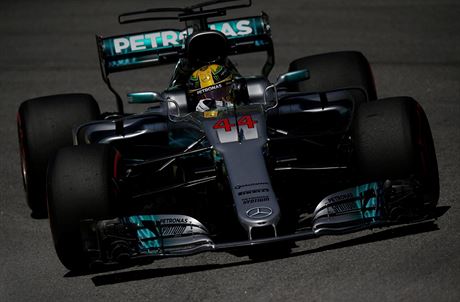 Lewis Hamilton v prvním tréninku na Velkou cenu Brazílie.