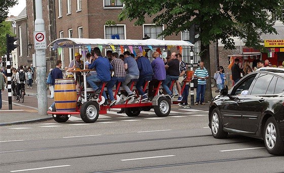 Pivocykly u Amsterodam zakázal. Zbytnlá turistika ale suuje msto dál. 