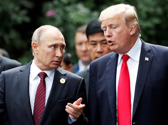 Americký prezident Donald Trump na setkání se svým ruským protjkem Vladimirem...