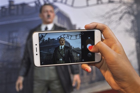 Lidé se v indonéském muzeu fotili s figurínou Adolfa Hitlera. Muzeum ho...