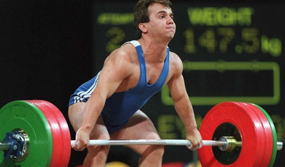 Vzpěrač Naim Süleymanoglu v roce 1996 v Atlantě při svém třetím olympijském...
