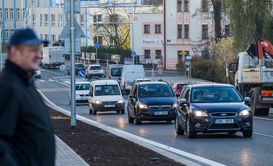 Silniái v Náchod oteveli opravený hlavní tah mstem do Polska (16.11.2017).