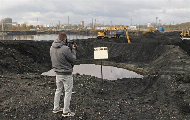 Ropné laguny zstávají velkou ekologickou zátí Ostravy. (14. listopadu 2017)