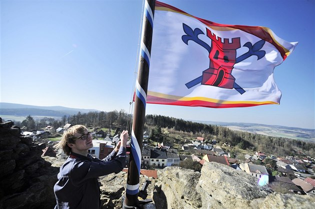 Nad hradem Lipnicí po celou letoní sezonu vlál prapor pán z Thurnu,...