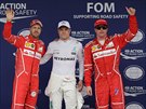 Valtteri Bottas (uprosted) slaví zisk pole position pro Velkou cenu Brazílie....