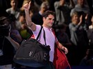 DKUJI. výcar Roger Federer opoutí londýnský dvorec po poráce od Davida...