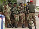 Do metropole Harare vjela ve stedu armáda (16. listopadu 2017)