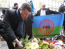 Pedseda SPD Tomio Okamura poloil kvtiny k památníku na Národní tíd (17...