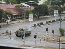 Zimbabwská armáda zablokovala klíové státní instituce v Harare.