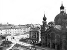 Olomouck synagoga a jej okol. Uprosted snmku rabnsk dm, zcela vlevo...