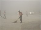 Indické Dillí je v tchto dnech zahalené do smogu.