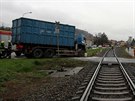 Srka popelskho auta s vlakem v elechovicch nad Devnic na Zlnsku.