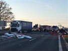 Nehoda t vozidel blokuje provoz na 4. kilometru dlnice D1 ve smru na Brno....
