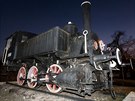 V Prostjov sthovali v úterý veer unikátní parní lokomotivu, která stála...