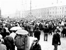 Demonstrace na Velkém nám�stí v Hradci Králové v listopadu 1989.