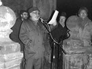 Josef Vágner hovoí na Velkém námstí v Hradci Králové v listopadu 1989.