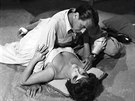 Frank Sinatra a Gina Lollobrigida ve filmu Hrstka statených (1959)