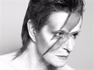 Chantal Poullain jako David Bowie v kalendái Promny 2018