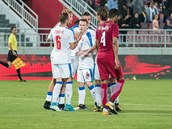 Čeští fotbalisté se radují z gólu, který v přípravném utkání v Kataru vstřelil...