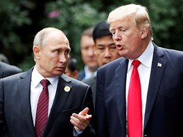 Americký prezident Donald Trump na setkání se svým ruským protjkem Vladimirem...