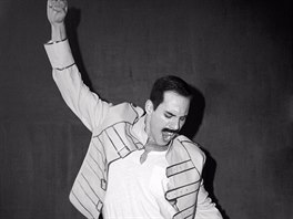 Petr Vanura jako Freddie Mercury v kalendái Promny 2018
