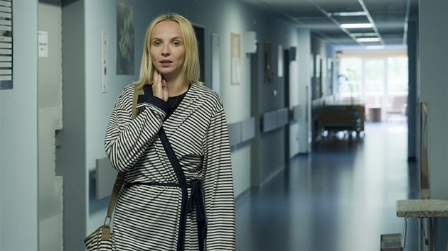 Hereka Jana Plodkov v prosted nemocnice Ostrov pi naten filmu Absence blzkosti.