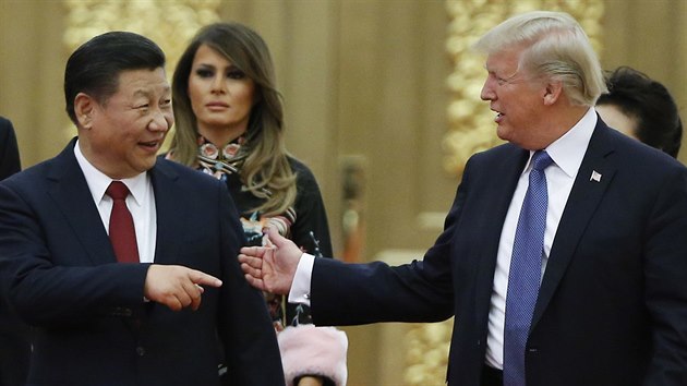 Americk prezident Donald Trump (vpravo) a jeho nsk protjek Si in-pching (9.11.2017)