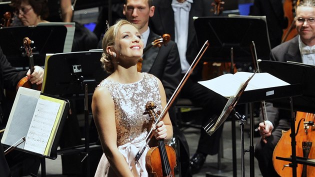 Houslistka Lidia Baichov pednesla ve Foru Karln Koncert pro housle Albana Berga