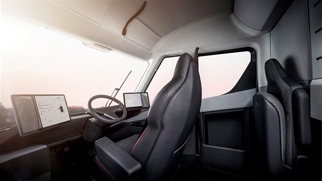 Na texaské dálnici mezi Dallasem a Houstonem se v posledních měsících rozmáhá autonomní nákladní doprava. Kamiony tam provozuje startup Aurora Innovation, který má do dalších let velké plány. Už nyní ale společnost zažívá další velký úspěch. Podařilo se jí vyvinout technologii, která má zajišťovat bezpečnou jízdu i v noci.