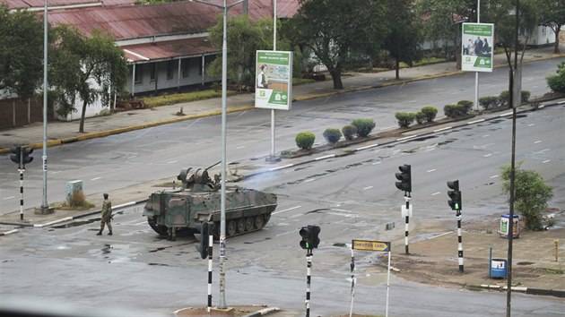 Zimbabwská armáda zablokovala klíčové státní instituce v Harare.