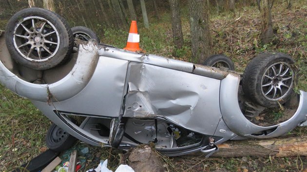 U Netolic na Prachaticku havarovala rno 16. listopadu idika s vozem VW New Beetle.