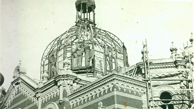 Hlavn kupole olomouck synagogy po poru zaloenm mstnmi faisty v noci na 16. bezna 1939