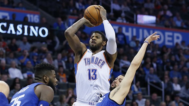 Paul George z Oklahoma City Thunder v utkn proti Los Angeles Clippers stelecky koncertoval.