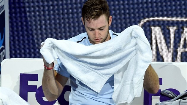 Americk tenista Jack Sock odpov v prbhu  duelu Turnaje mistr s Marinem iliem z Chorvatska.