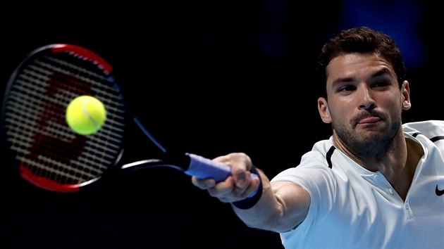 Bulharsk tenista Grigori Dimitrov v duelu Turnaje mistr s Davidem Goffinem z Belgie.