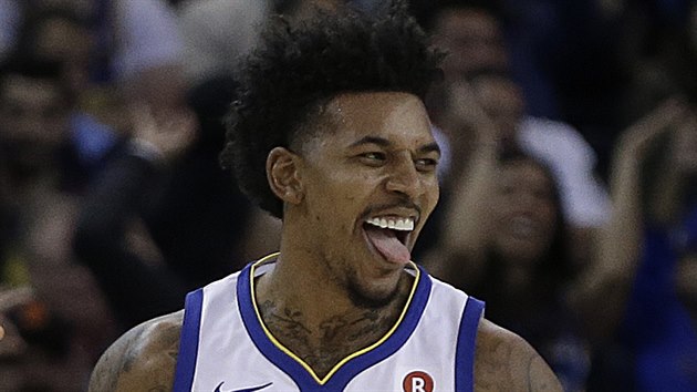 Nick Young z Golden State slav svou trefu.