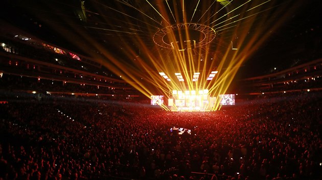 Chinaski na závěrečném koncertu turné k desce Není nám do pláče 16. listopadu v pražské O2 areně