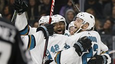 Gólová radost hokejist San Jose. Uprosted je Joel Ward, vpravo Barclay...