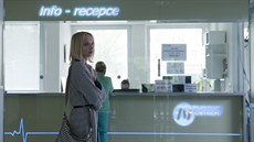 Here�ka Jana Plodková v prost�edí nemocnice Ostrov p�i natá�ení filmu Absence...
