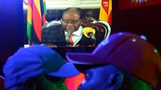 Zimbabwský prezident Robert Mugabe promlouvá k národu (19. listopadu 2017).