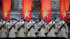 VÝRO�Í. Ru�tí vojáci od�ni do historických uniforem uctili své p�edch�dce z...