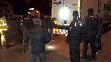 Sloventí policisté zadreli u iliny 78 migrant schovaných ve dvou kamionech...