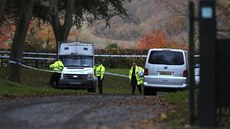 Policie na míst sráky letadla a helikoptéry. Pi havárii zemeli tyi lidé....