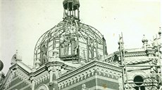 Hlavní kupole olomoucké synagogy po požáru založeném místními fašisty v noci na...