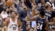 Mí sledují DeMar DeRozan (vlevo) z Toronta a Tony Allen (. 24) s Anthonym...