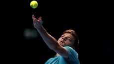 Belgický tenista David Goffin v duelu Turnaje mistr s Grigorem Dimitrovem z...