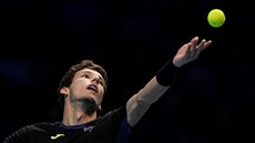 �pan�lský tenista Pablo Carre�o  v duelu Turnaje mistr� s Grigorem Dimitrovem z...