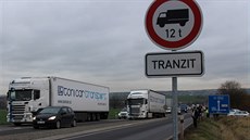 V �í�anech u Prahy za�al platit zákaz tranzitu kamion�. (13.11.2017)