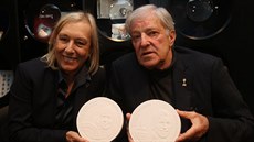 Jan Kodeš a Martina Navrátilová představují mince se svými podobiznami.