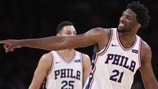 Joel Embiid z Philadelphie zastínil protivníky z LA Lakers (obrazn) i...